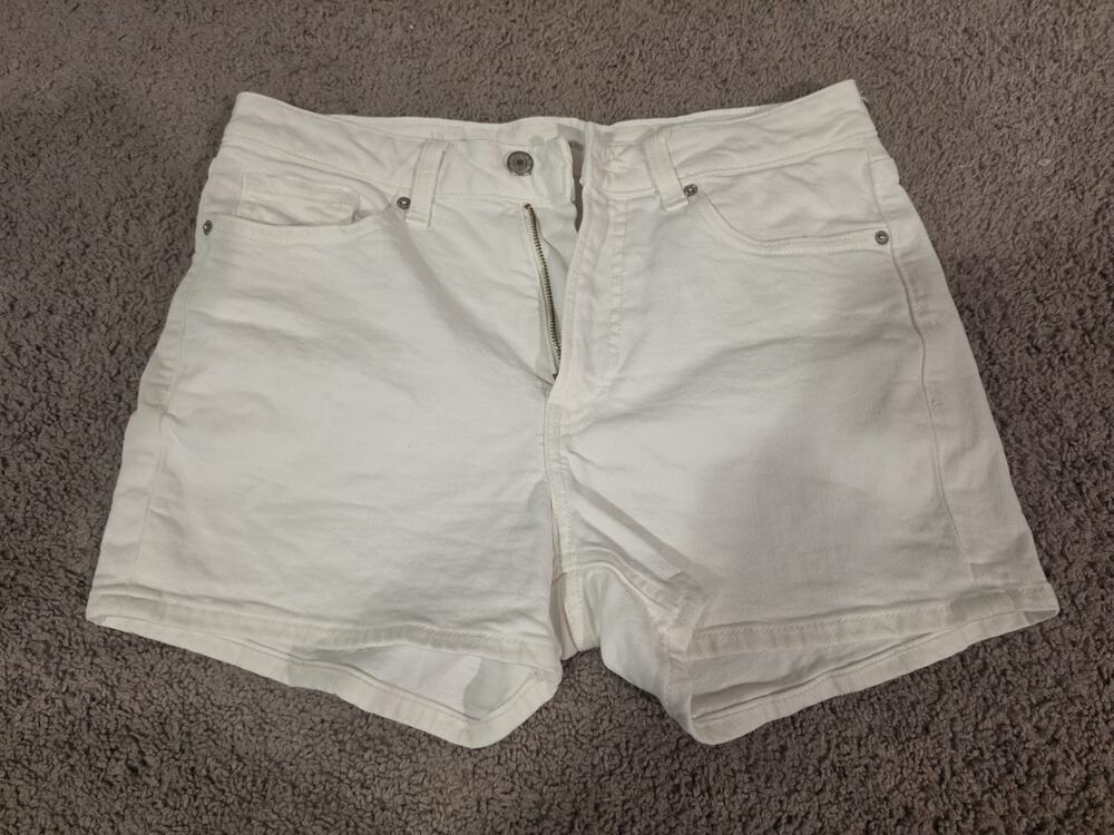 White Denim Old Navy Women's Shorts Size 8 High Rise OG Straight